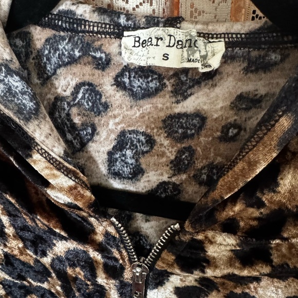 Bear Dance Animal Print Zip-Up cropped sweater - Picture 3 of 3